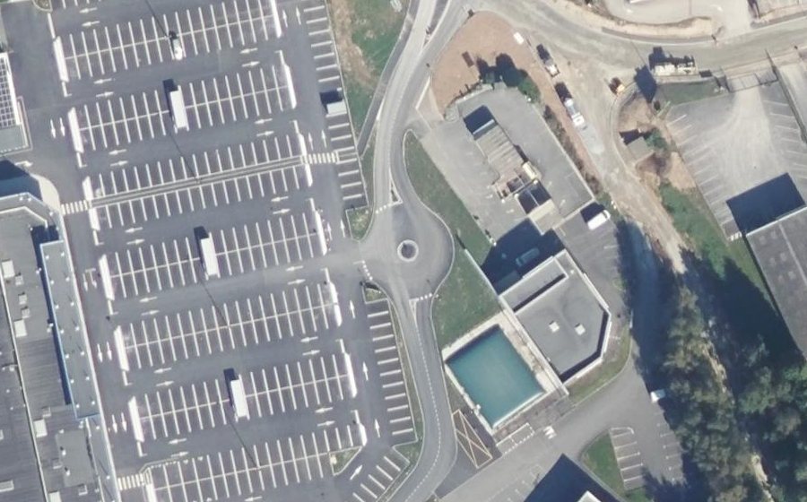 Vue aérienne du Rond-point anonyme n°1227108484