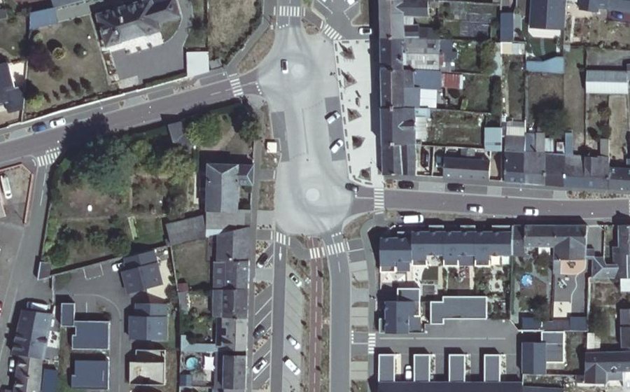 Vue aérienne du Rond-point anonyme n°1227170275