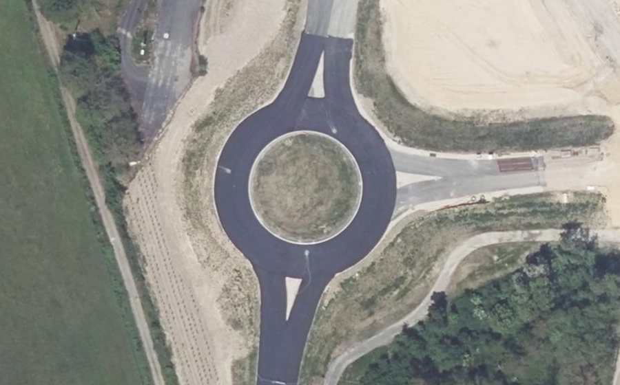 Vue aérienne du Rond-point anonyme n°1227215335