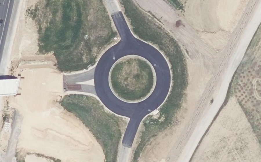 Vue aérienne du Rond-point anonyme n°1227215341