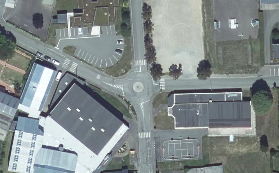 Vue aérienne du Rond-point anonyme n°1227322766
