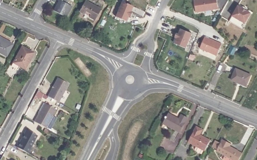 Vue aérienne du Rond-point anonyme n°1227408664