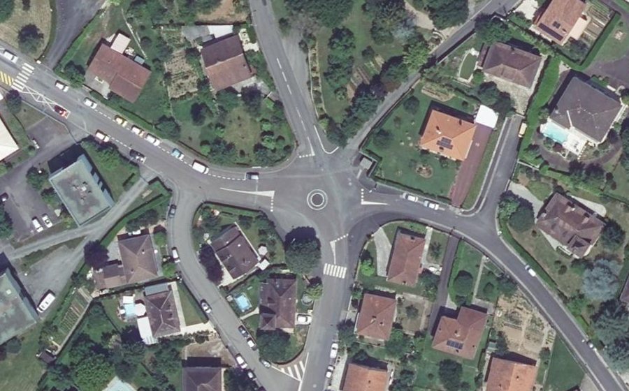 Vue aérienne du Rond-point anonyme n°122768750