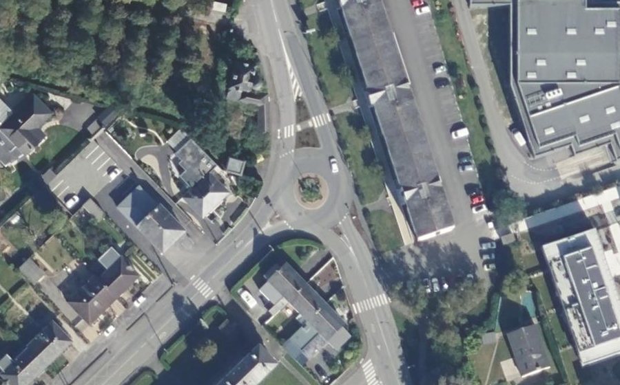 Vue aérienne du Rond-point anonyme n°1227750861