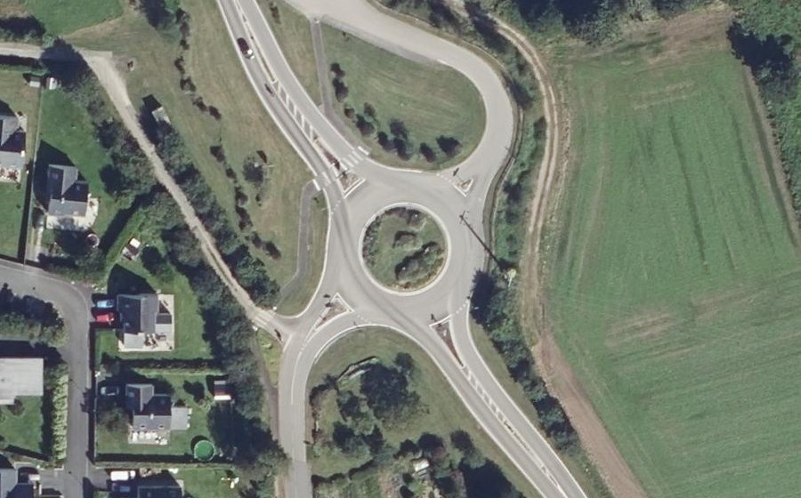 Vue aérienne du Rond-point anonyme n°122776477