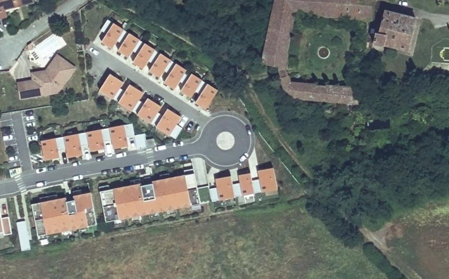 Vue aérienne du Rond-point anonyme n°1227951902