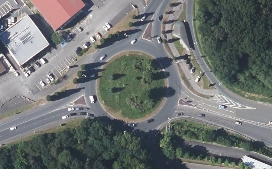 Vue aérienne du Rond-point anonyme n°122820443