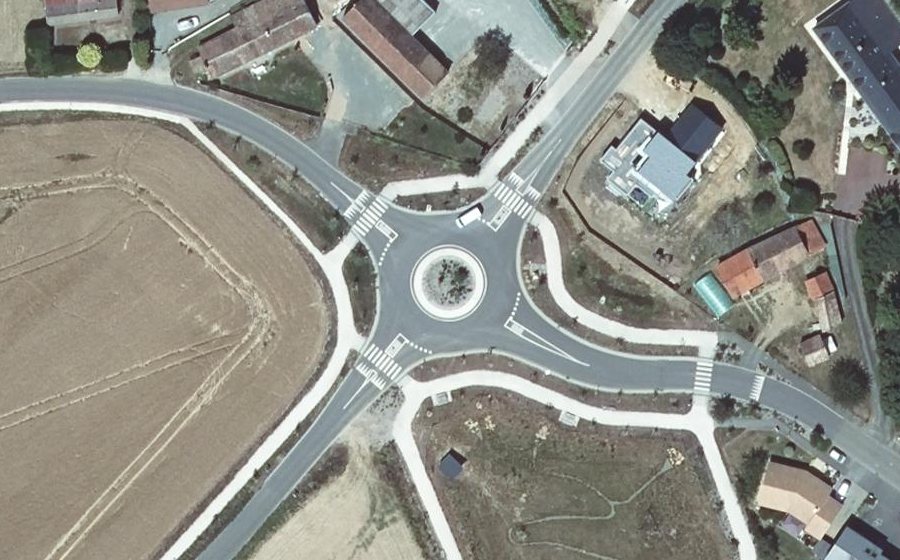 Vue aérienne du Rond-point anonyme n°1228287010