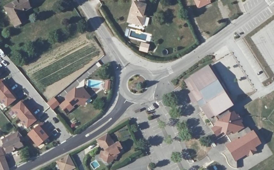 Vue aérienne du Rond-point anonyme n°122831955