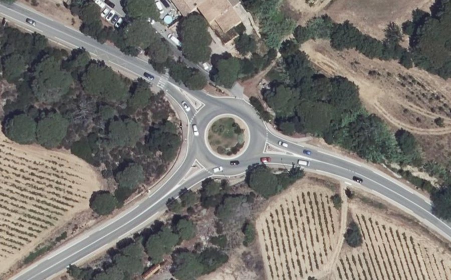 Vue aérienne du Rond-point anonyme n°122834172