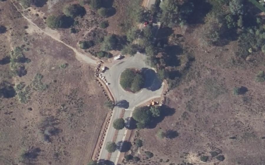 Vue aérienne du Rond-point anonyme n°122855893