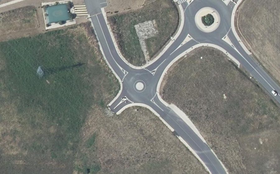 Vue aérienne du Rond-point anonyme n°1228898643