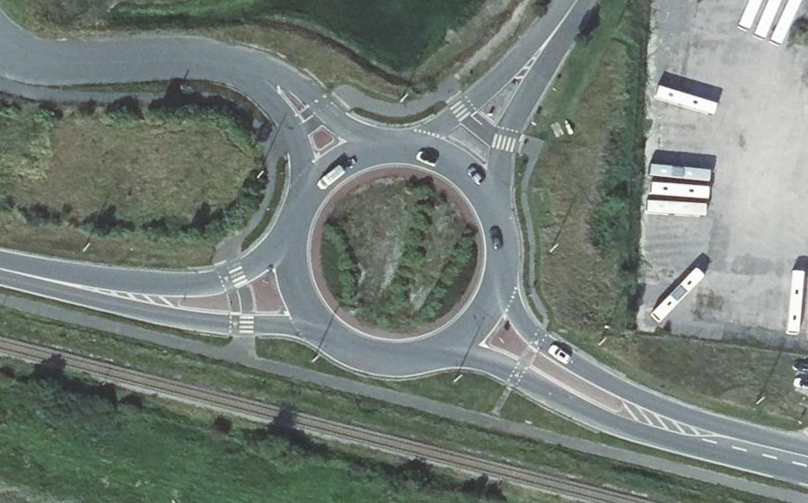 Vue aérienne du Rond-point anonyme n°122901990