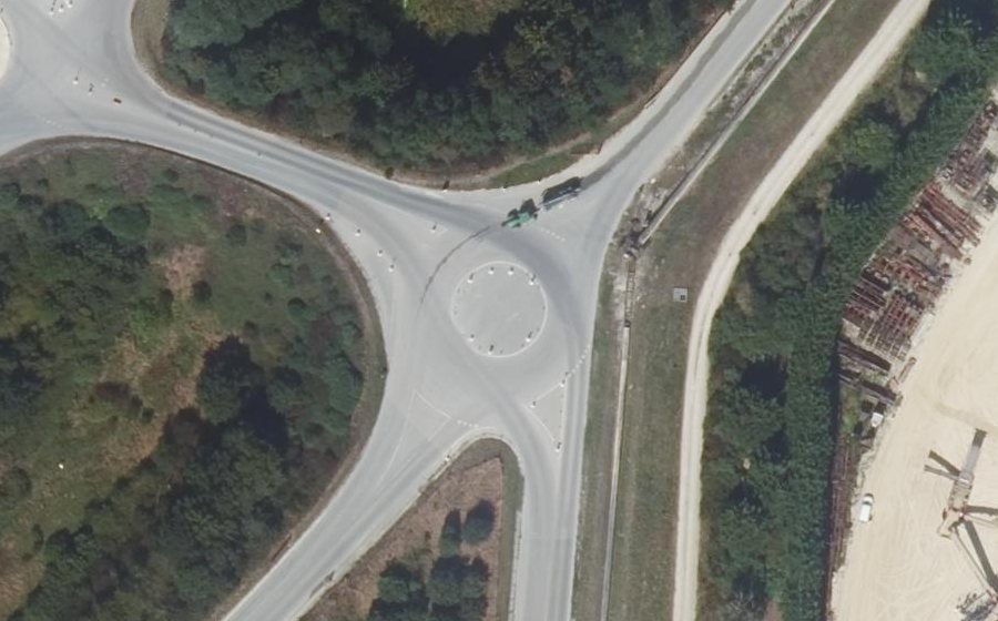 Vue aérienne du Rond-point anonyme n°1229093484