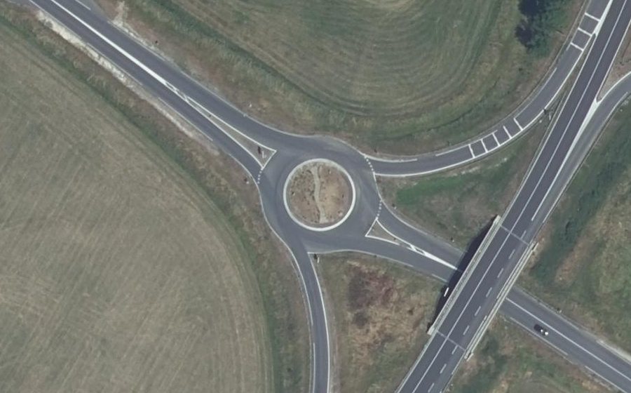 Vue aérienne du Rond-point anonyme n°122916031