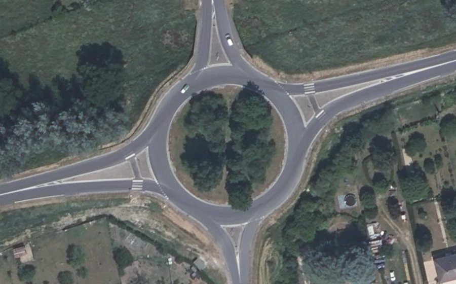 Vue aérienne du Rond-point anonyme n°122917745