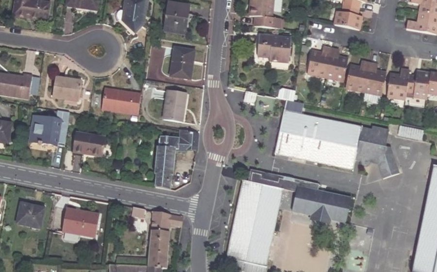 Vue aérienne du Rond-point anonyme n°1229263086
