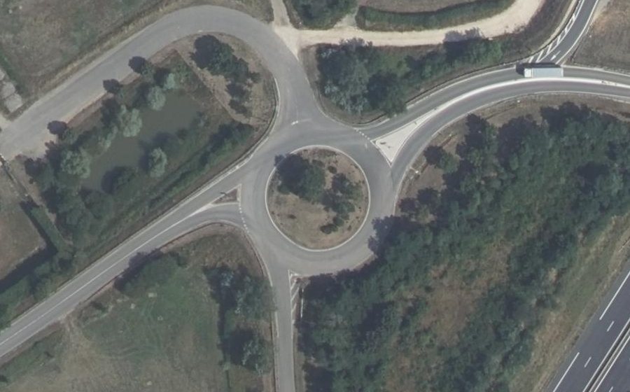 Vue aérienne du Rond-point anonyme n°122928071