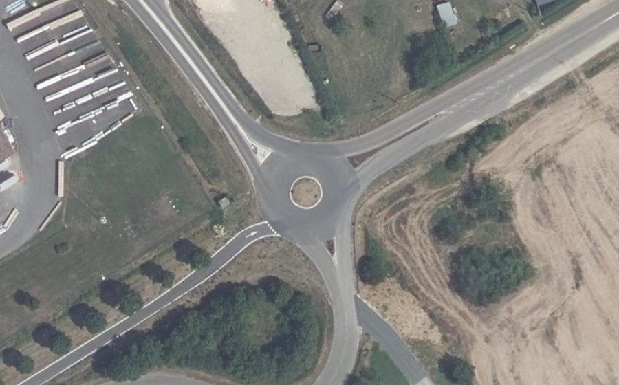 Vue aérienne du Rond-point anonyme n°122928072