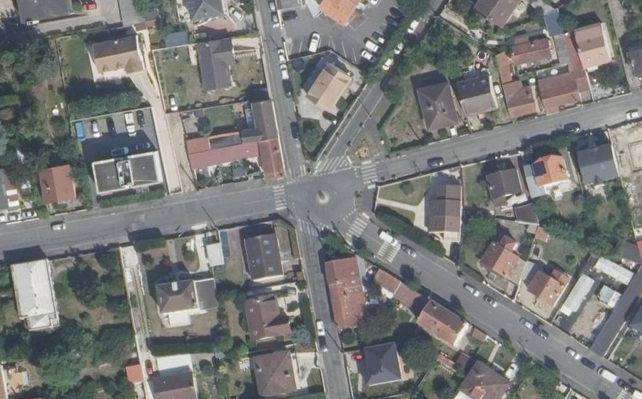 Vue aérienne du Rond-point anonyme n°1229648061