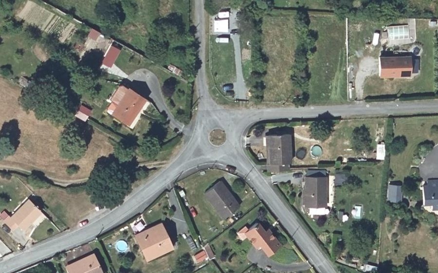 Vue aérienne du Rond-point anonyme n°1229862982