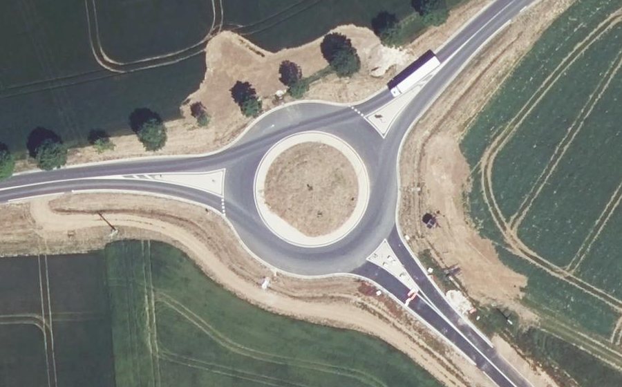 Vue aérienne du Rond-point anonyme n°1229882080
