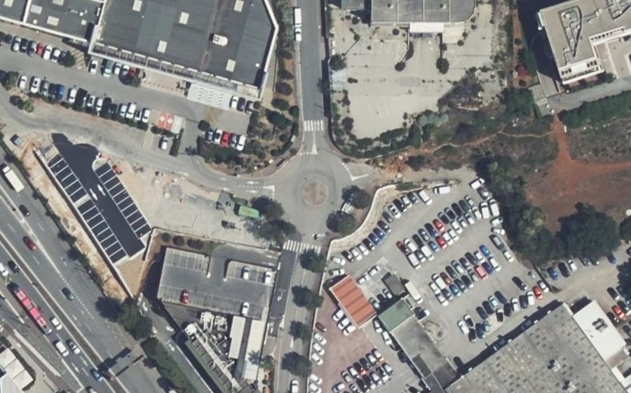 Vue aérienne du Rond-point anonyme n°122990961
