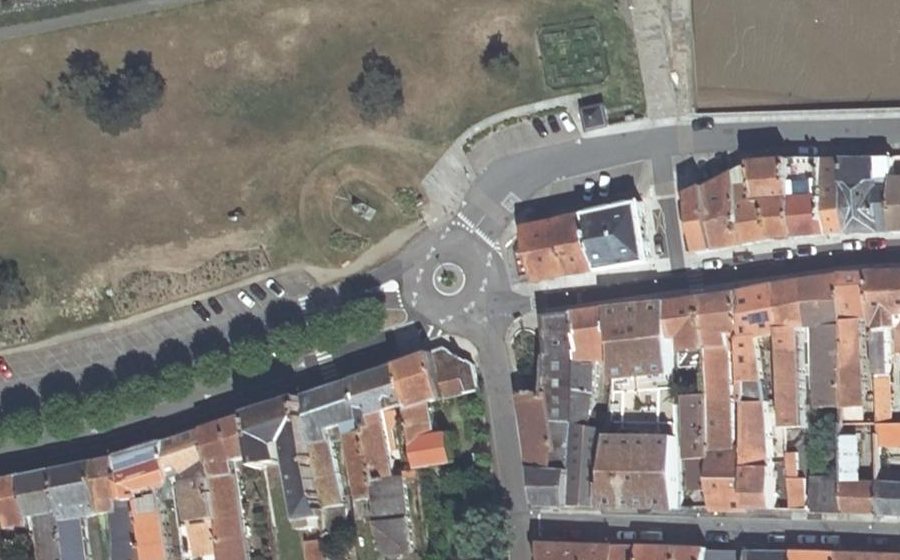 Vue aérienne du Rond-point anonyme n°1229912120