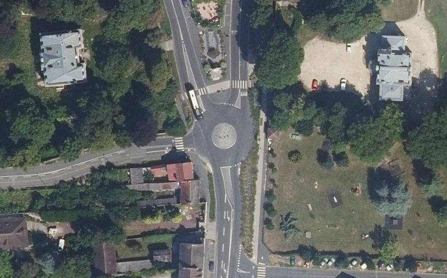 Vue aérienne du Rond-point anonyme n°1230180796