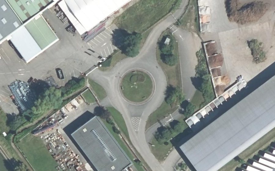 Vue aérienne du Rond-point anonyme n°123042037