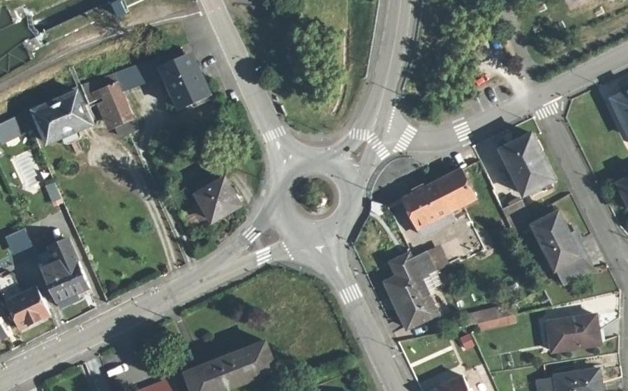 Vue aérienne du Rond-point anonyme n°123044431