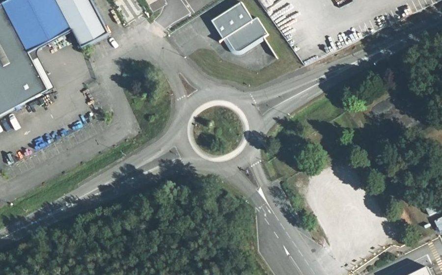 Vue aérienne du Rond-point anonyme n°123044433