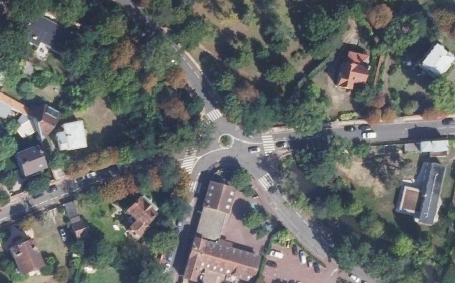 Vue aérienne du Rond-point anonyme n°1230582051