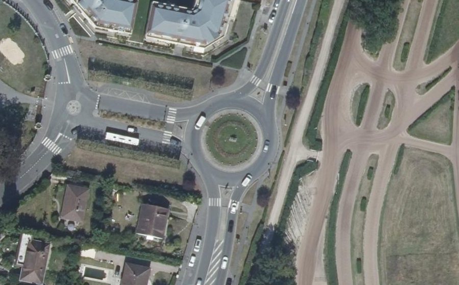 Vue aérienne du Rond-point anonyme n°1230602604