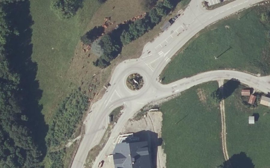 Vue aérienne du Rond-point anonyme n°1230726447
