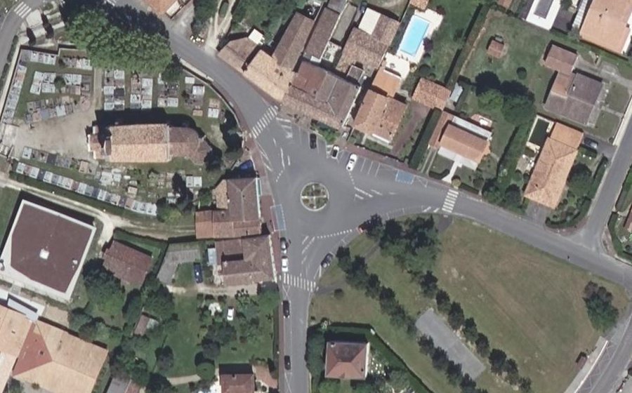 Vue aérienne du Rond-point anonyme n°123075916