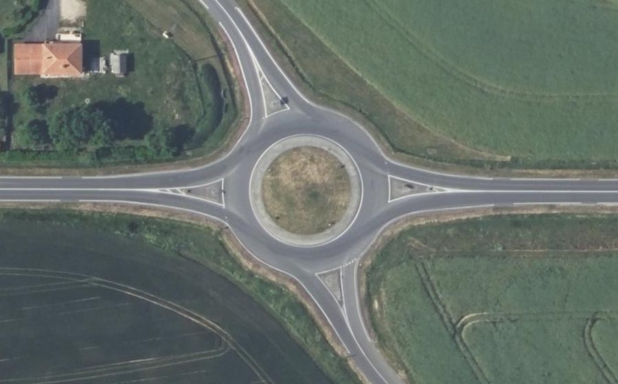 Vue aérienne du Rond-point anonyme n°123081276