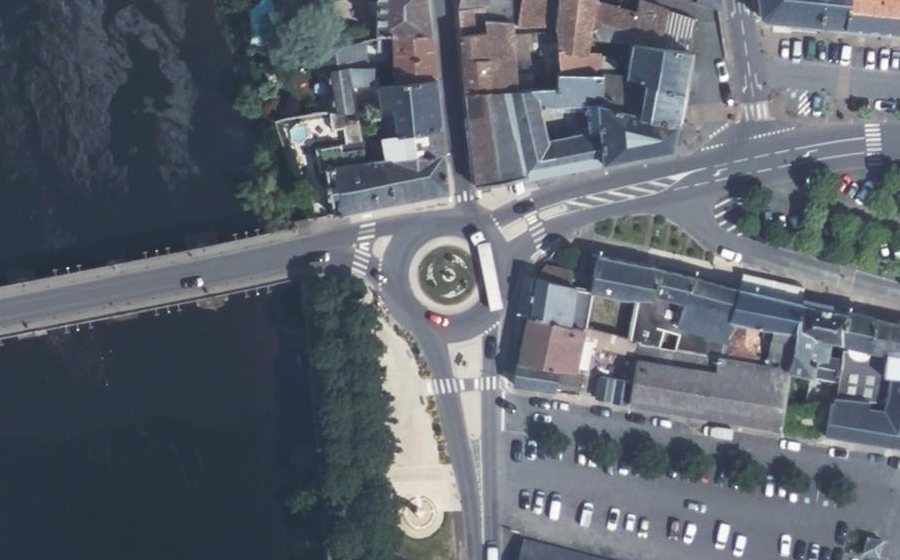 Vue aérienne du Rond-point anonyme n°123081566