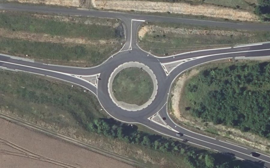 Vue aérienne du Rond-point anonyme n°123081887