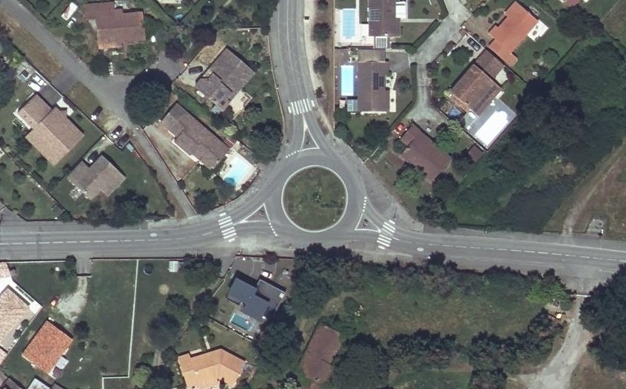Vue aérienne du Rond-point anonyme n°123091331