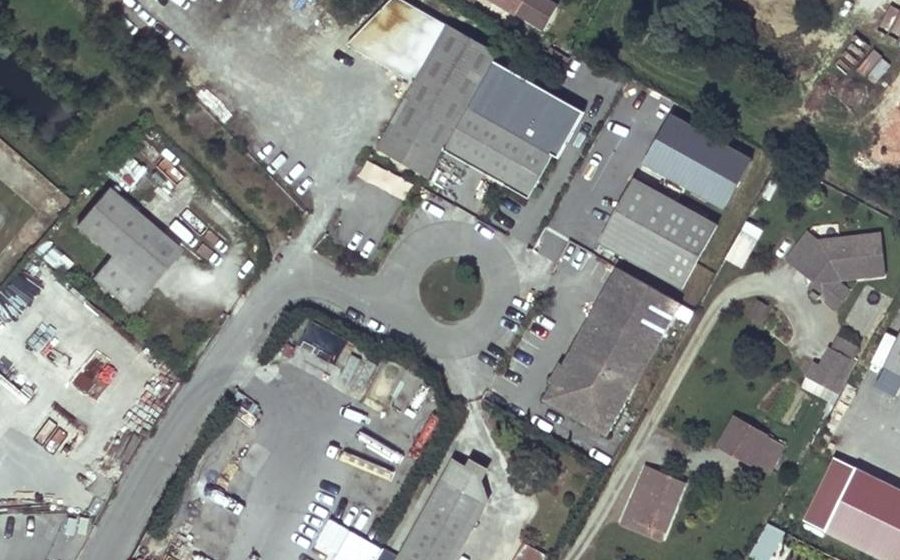 Vue aérienne du Rond-point anonyme n°123091334