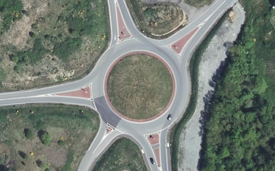 Vue aérienne du Rond-point anonyme n°123096795