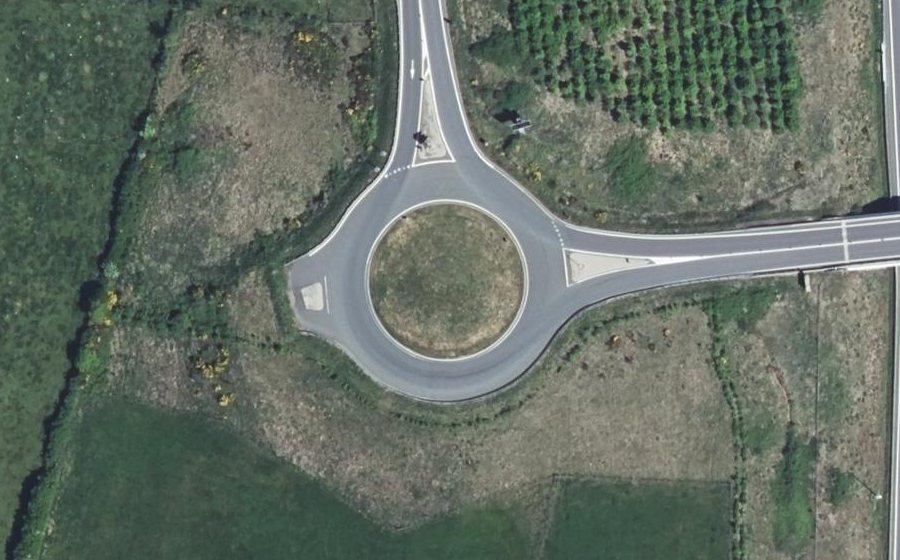 Vue aérienne du Rond-point anonyme n°123096796