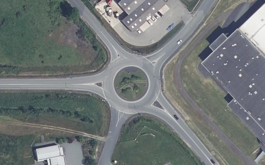 Vue aérienne du Rond-point anonyme n°123113594