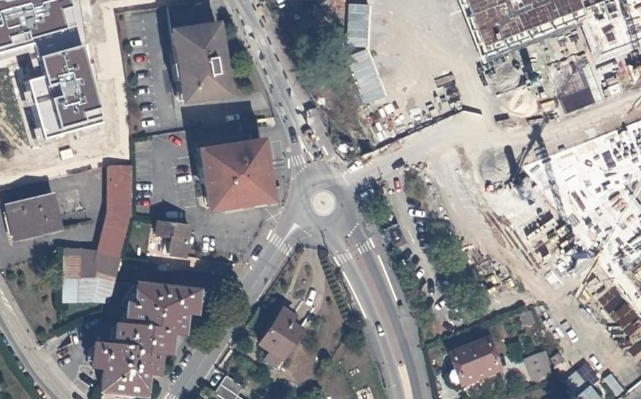 Vue aérienne du Rond-point anonyme n°1231314410