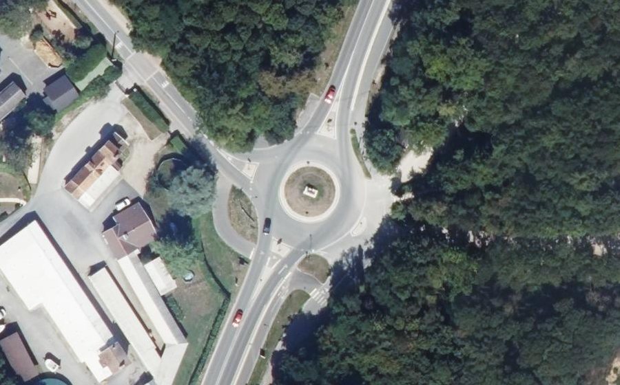 Vue aérienne du Rond-point anonyme n°1231392941