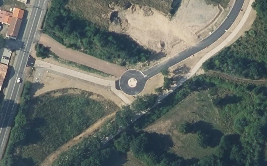 Vue aérienne du Rond-point anonyme n°1231436902