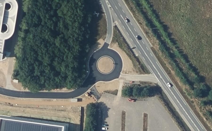 Vue aérienne du Rond-point anonyme n°1231436904