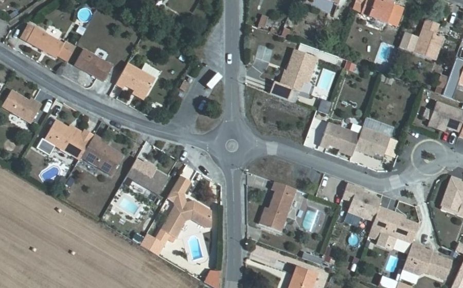 Vue aérienne du Rond-point anonyme n°123202988