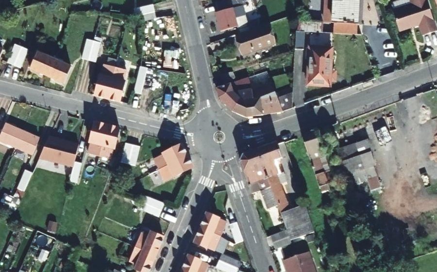 Vue aérienne du Rond-point anonyme n°1232141145